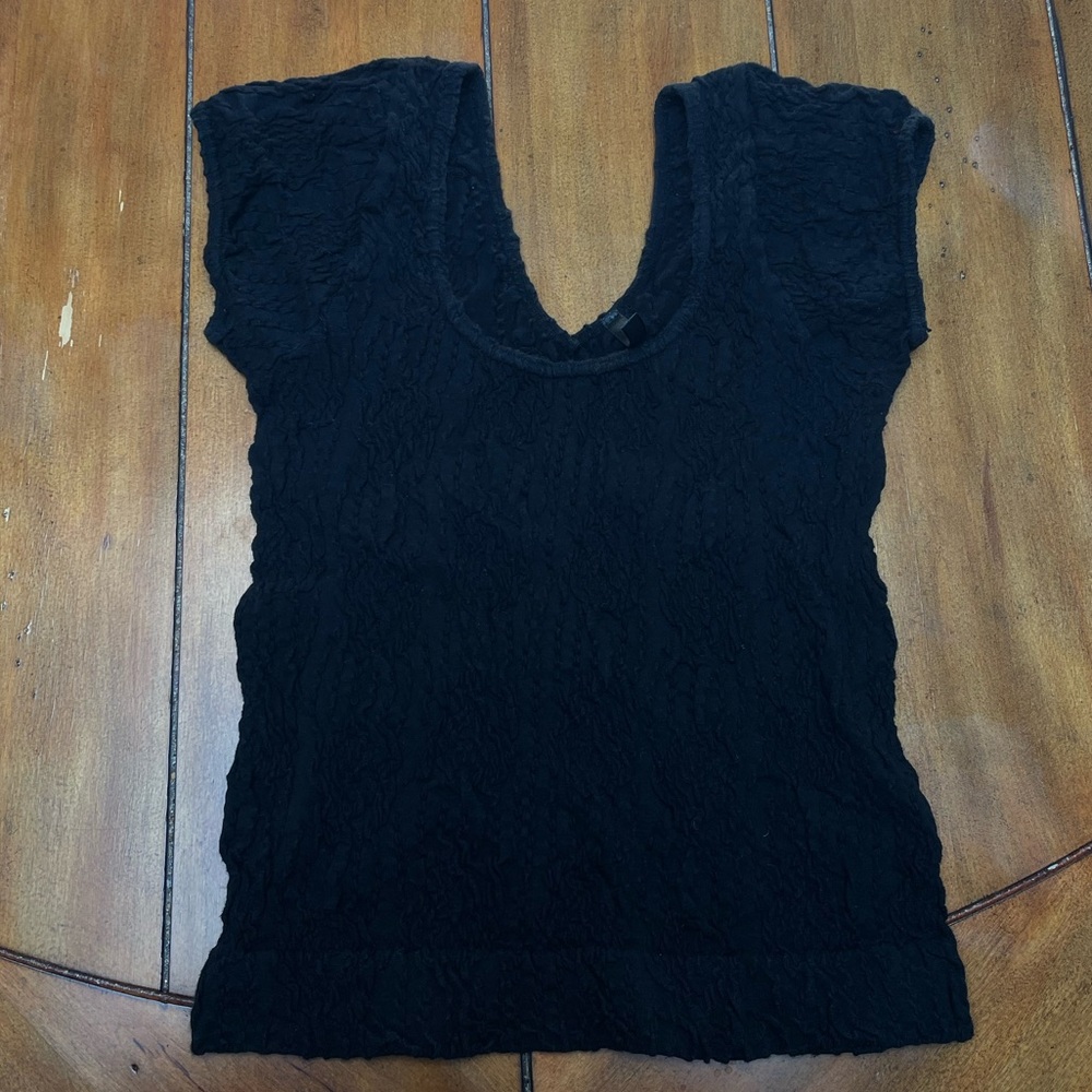 Black short sleeve crop top